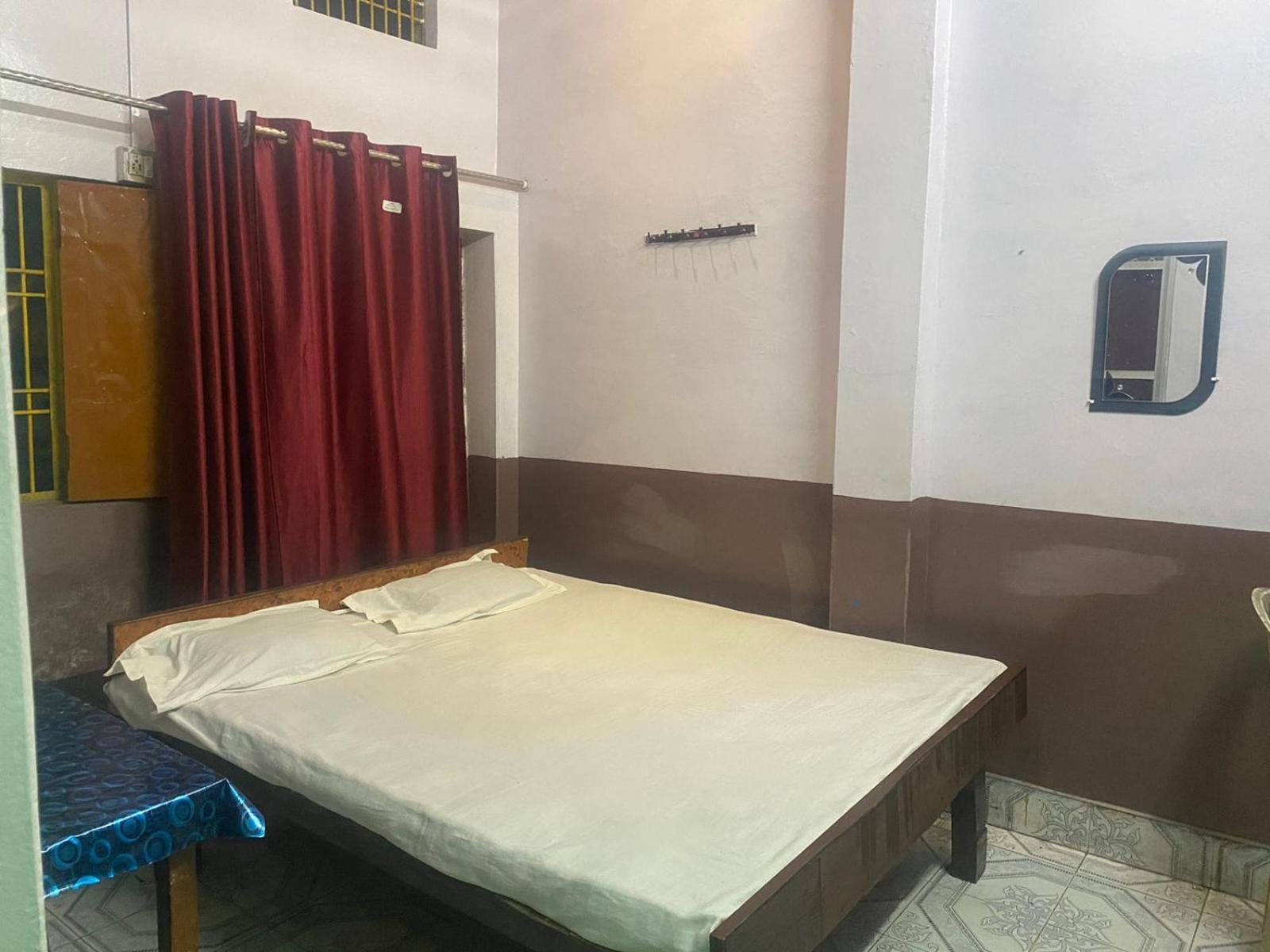 Hotel Yatri Niwas Váránaszi Kültér fotó